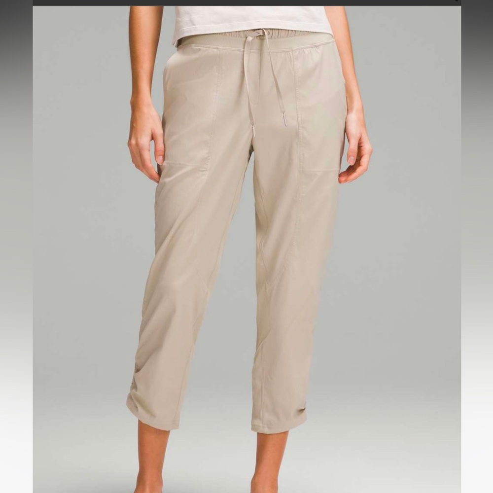 Lululemon Dance Studio Mid-Rise Cropped Pant/ Mojave Tan/ size 2/ NWT - Picture 2 of 9